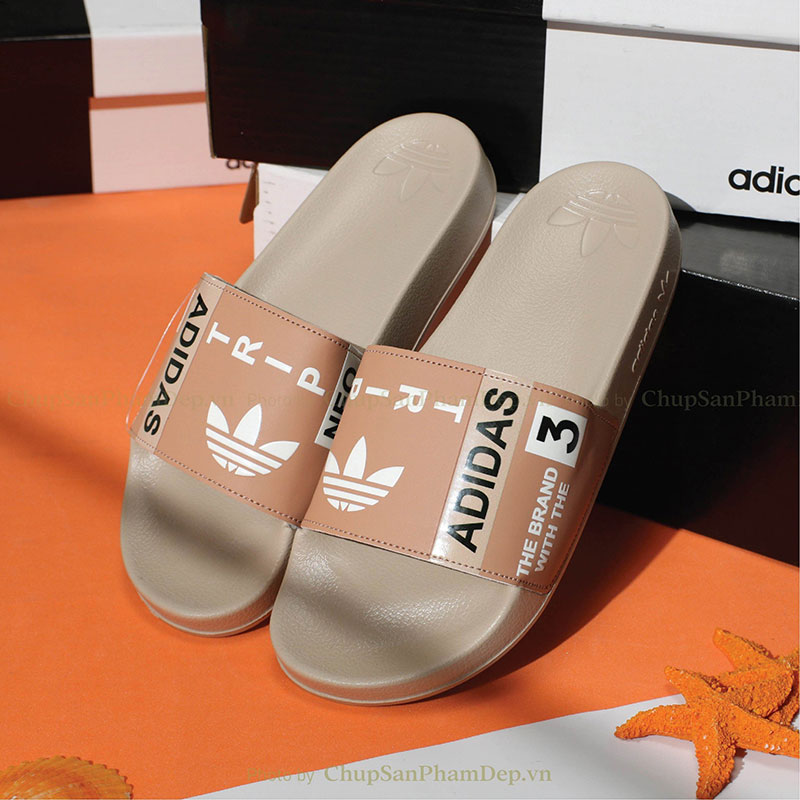 Dép Adidas Logo Phối Họa Tiết Trẻ Trung