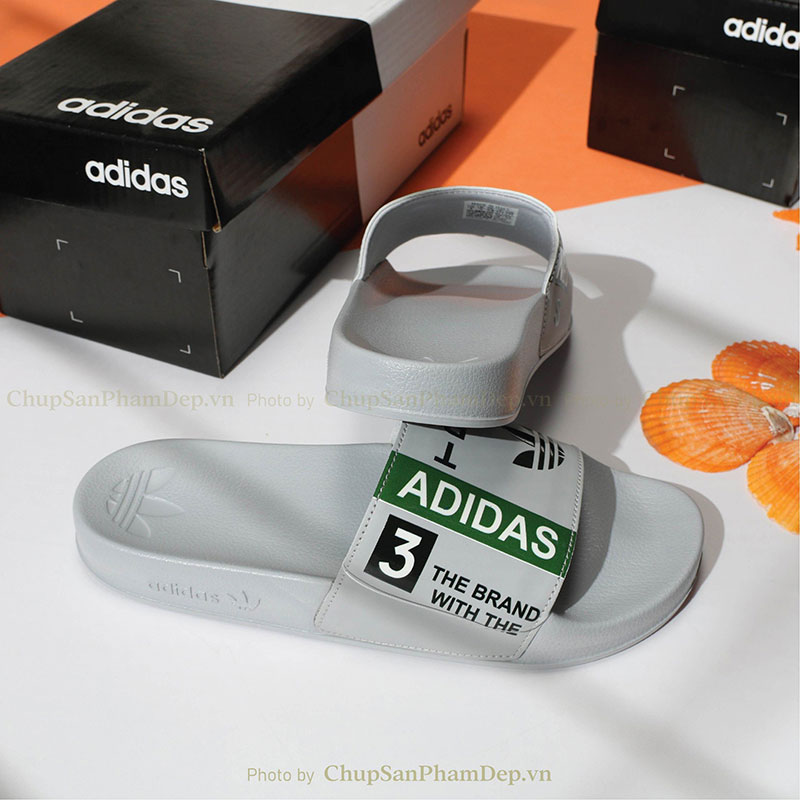 Dép Adidas Logo Phối Họa Tiết Trẻ Trung