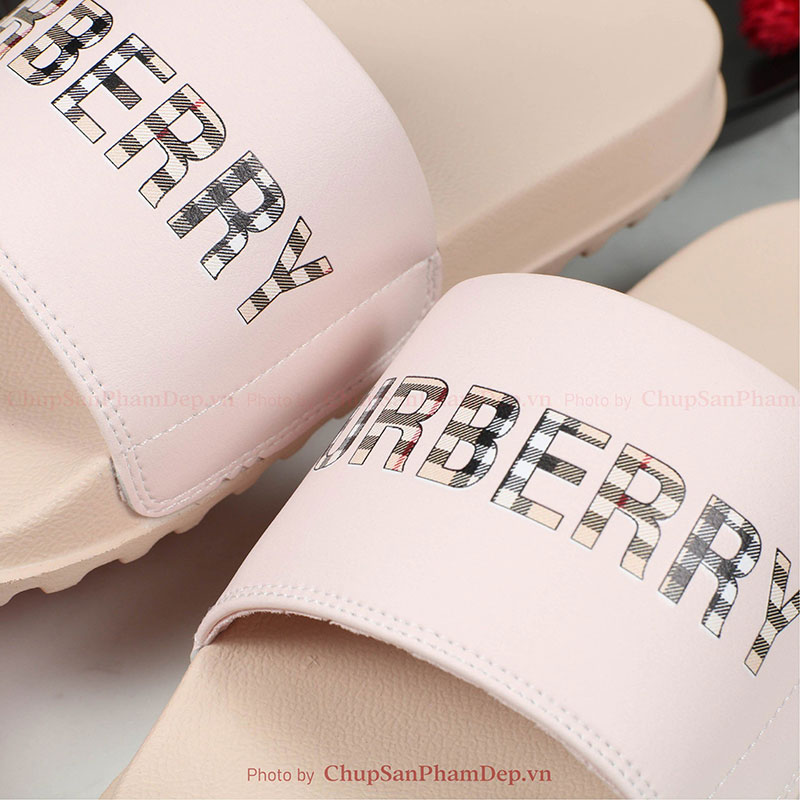 Dép Chữ Burberry Quai Ngang Sang Trọng