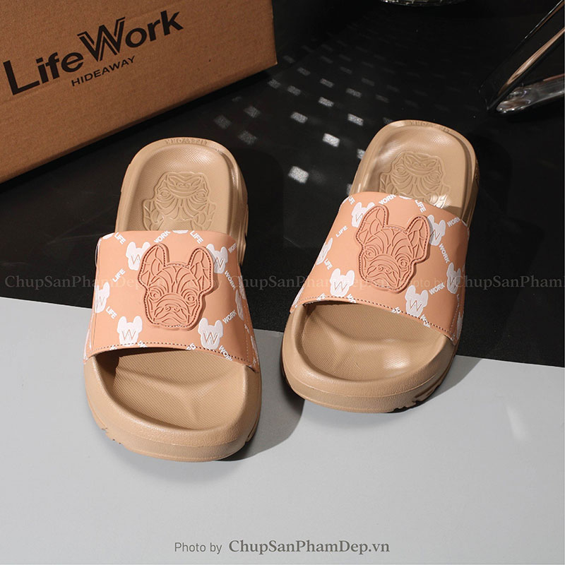 Dép Lifework Logo Nổi Hoạ Tiết Thiết Kế Trẻ Trung