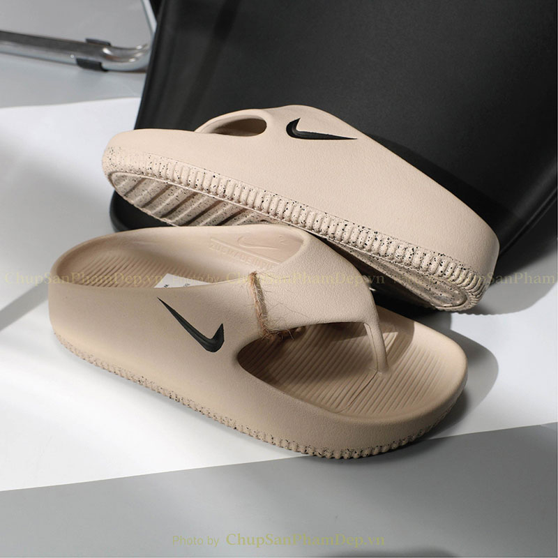 Kẹp Đúc Nike Calm 3D Charm Đế Thể Thao