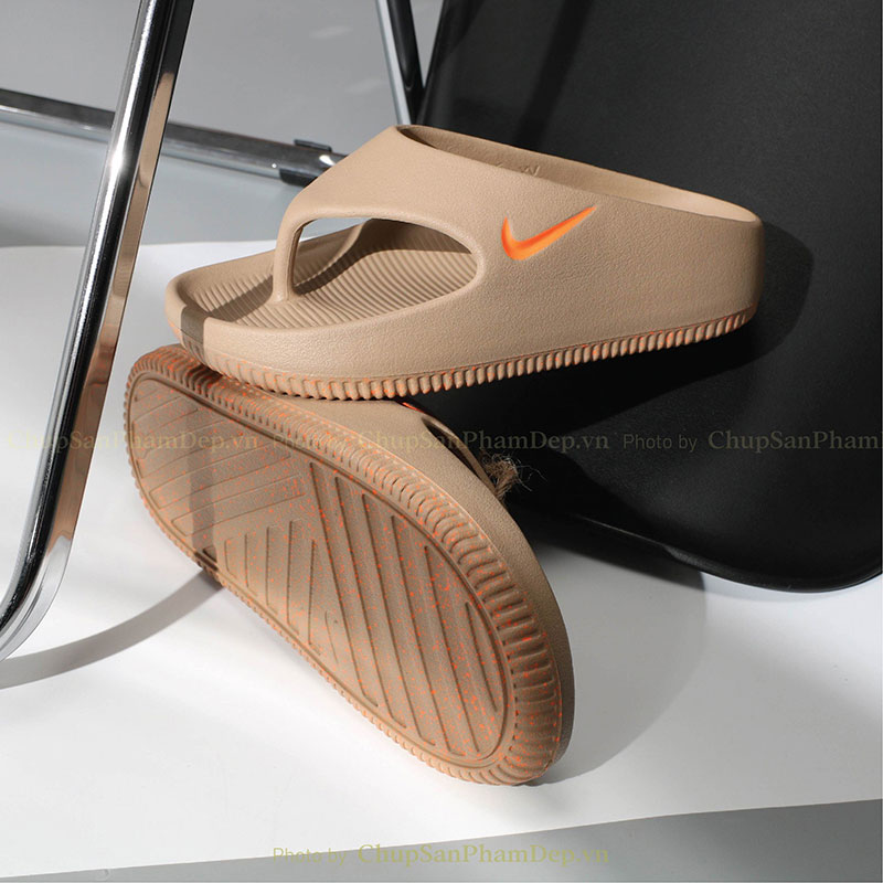 Kẹp Đúc Nike Calm 3D Charm Đế Thể Thao