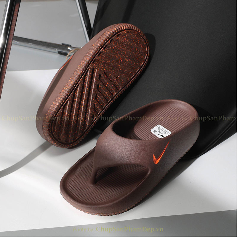 Kẹp Đúc Nike Calm 3D Charm Đế Thể Thao