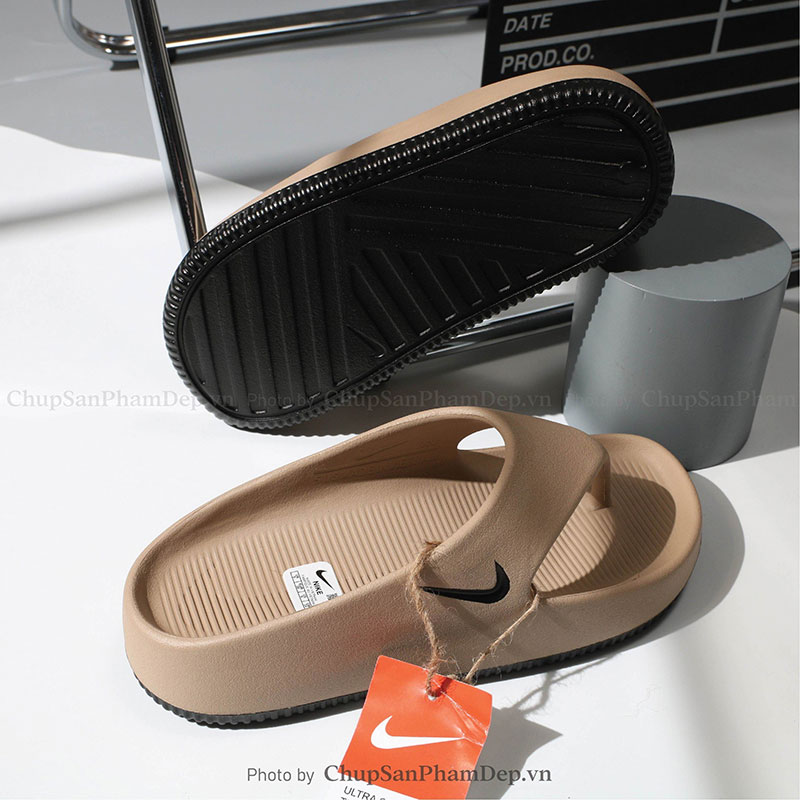 Kẹp Đúc Nike Calm Sơn Đế Màu Thời Trang