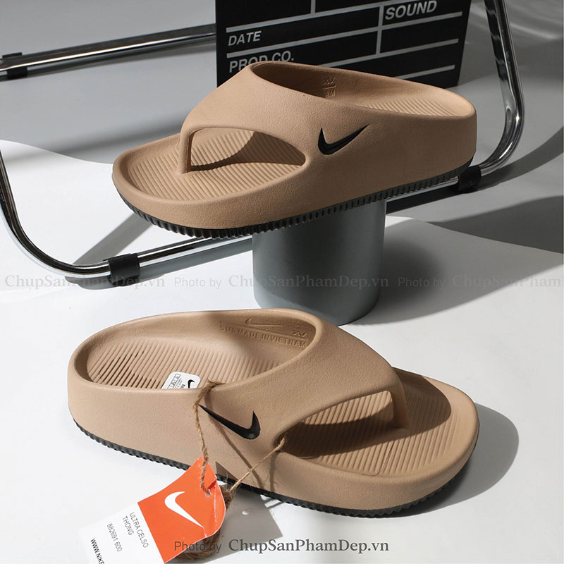 Kẹp Đúc Nike Calm Sơn Đế Màu Thời Trang