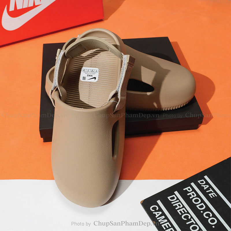 Sục Quai Hậu Nike Calm Thể Thao 