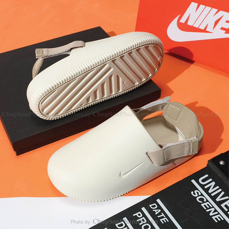 Sục Quai Hậu Nike Calm Thể Thao 