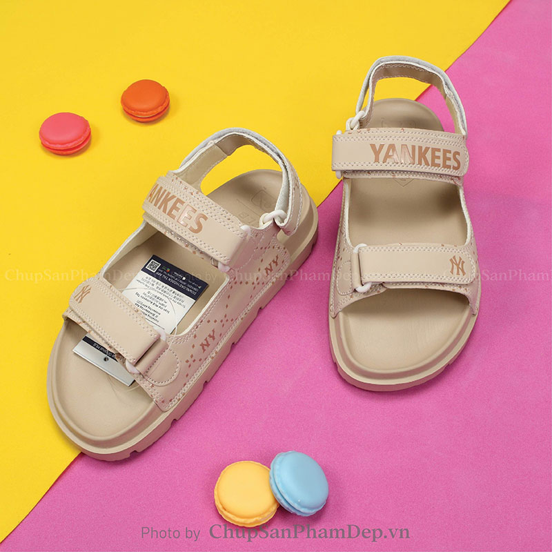 Sandal Kẻ Sọc Ny Họa Tiết Bắt Mắt