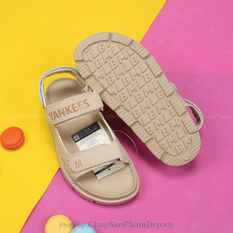 Sandal Kẻ Sọc Ny Họa Tiết Bắt Mắt