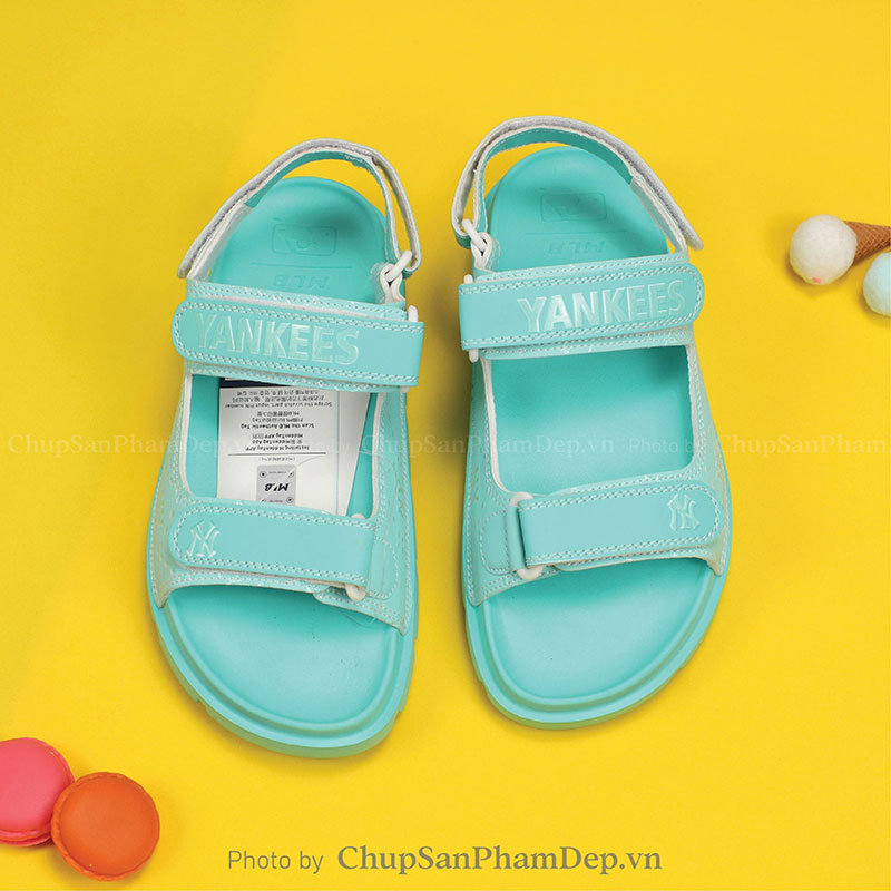 Sandal Kẻ Sọc Ny Họa Tiết Bắt Mắt